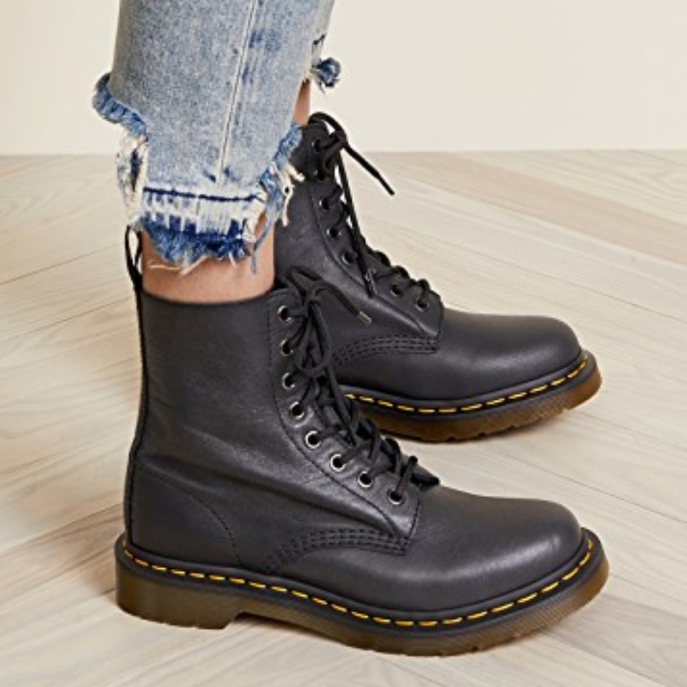Dr. Martens 1460 Pascal 8 Eye Boots Size 8